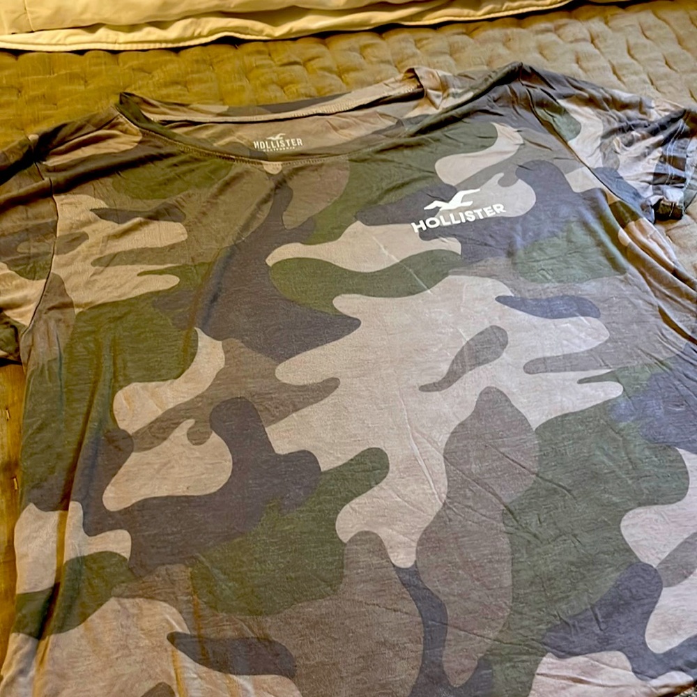 Hollister womens size small camp east T-shirt
